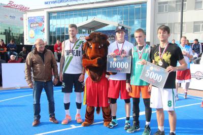 Конкурс по броскам сверху на фестивале «Железка Streetball Challenge 2017» выиграл гость из Белоруссии